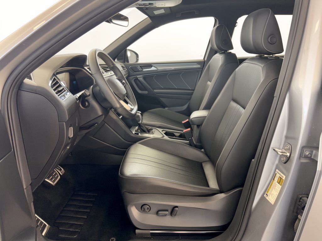 Certified 2024 Volkswagen Tiguan SE R-Line FWD image 5