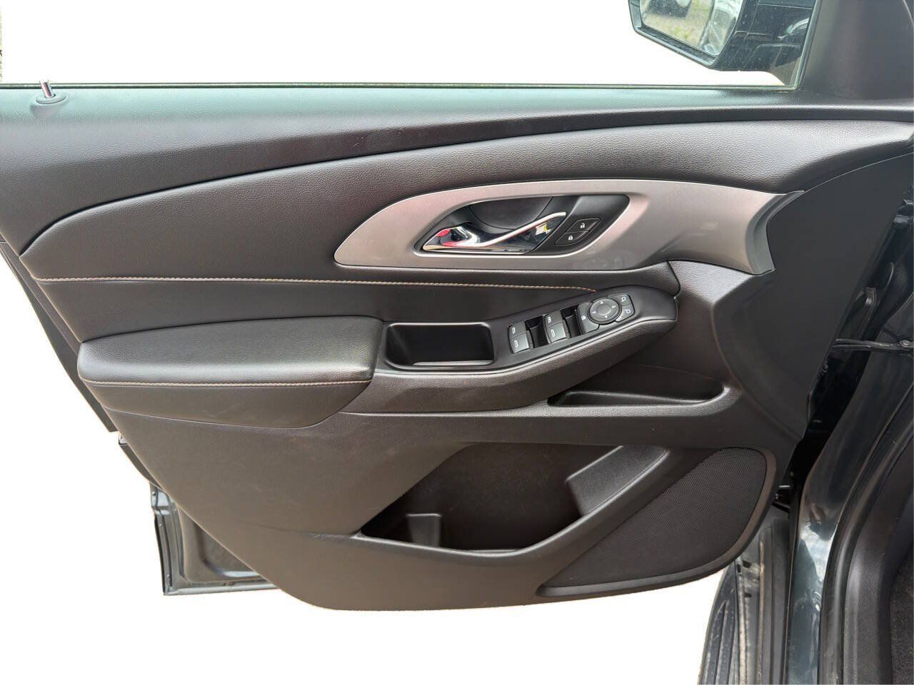 Used 2018 Chevrolet Traverse LT w/ LPO, 'HIT The Road' Package FWD image 18