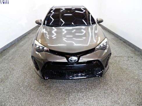 Used 2018 Toyota Corolla SE w/ SE Premium Package FWD image 2