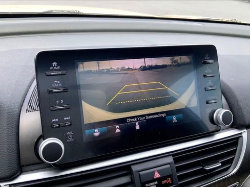 Used 2018 Honda Accord Touring image 27