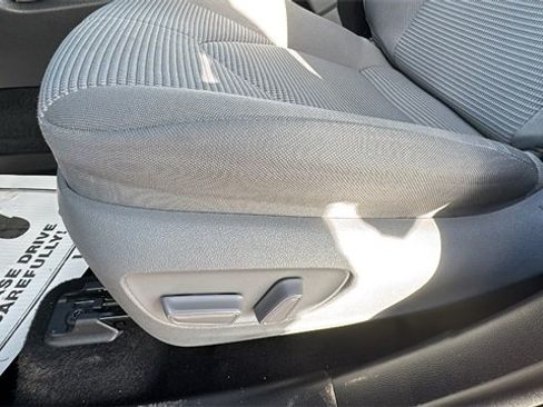 Used 2021 Toyota Highlander LE image 8