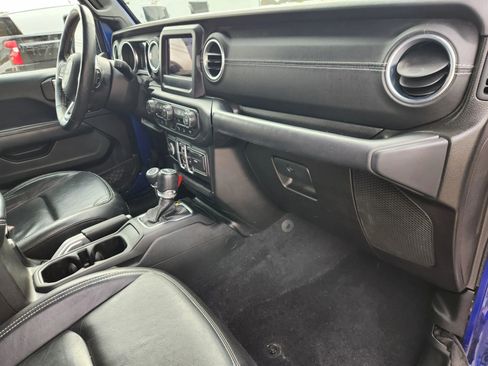 Used 2018 Jeep Wrangler Unlimited Sahara w/ Dual Top Group image 44