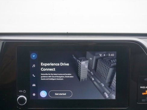 Used 2023 Toyota Highlander L image 11