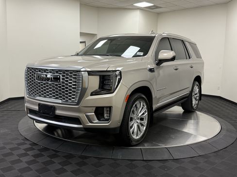 Used 2024 GMC Yukon Denali w/ Advanced Technology Package AWD/4WD image 3