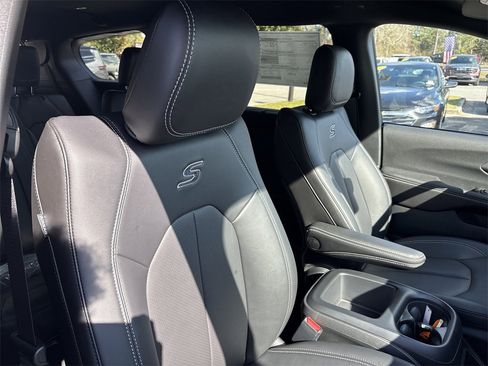 New 2026 Chrysler Pacifica Select w/ S Appearance Package image 16