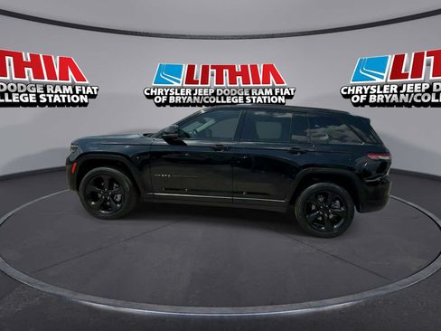 Used 2023 Jeep Grand Cherokee Limited w/ Black Appearance Package AWD/4WD image 5