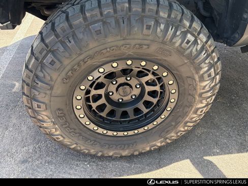 Used 2023 Toyota Tacoma TRD Off-Road w/ Technology Package AWD/4WD image 6