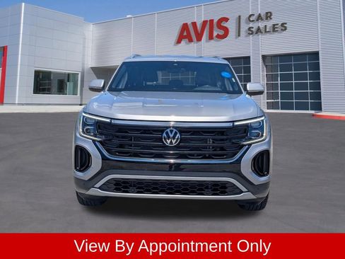 Used 2025 Volkswagen Atlas Cross Sport SE FWD image 2