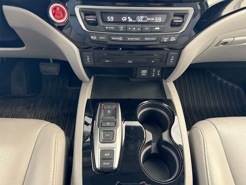 Certified 2017 Honda Pilot Touring image 34