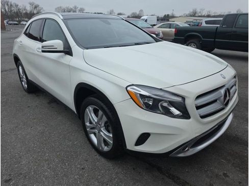 Used 2017 Mercedes-Benz GLA 250 4MATIC w/ Premium Package image 3