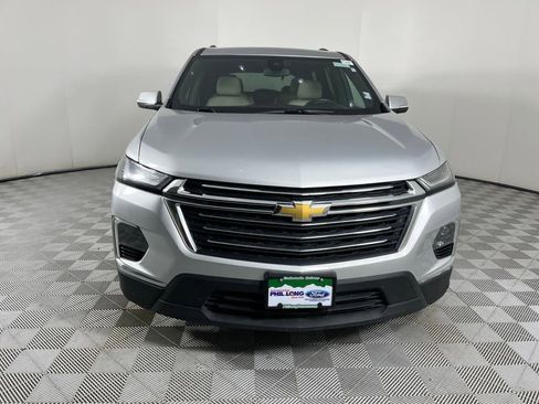 Used 2022 Chevrolet Traverse LT image 2