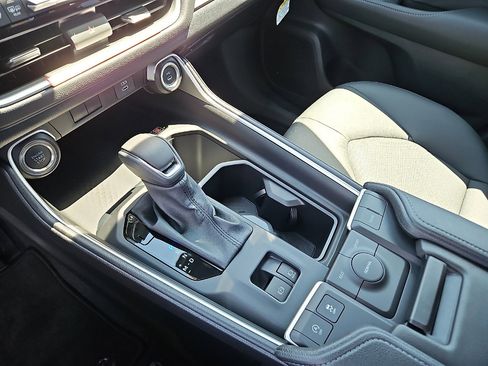 Certified 2026 Toyota Grand Highlander FWD image 20
