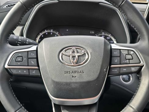 Used 2024 Toyota Highlander XLE AWD/4WD image 26