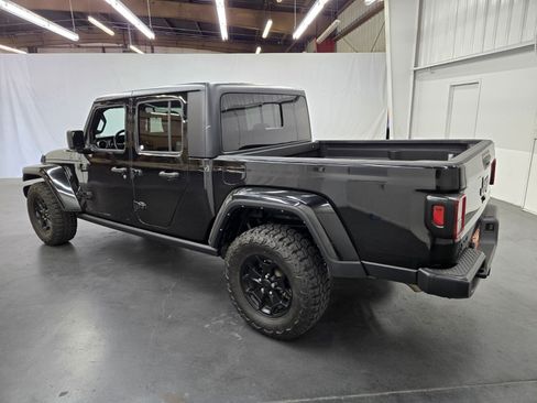 Used 2022 Jeep Gladiator Sport AWD/4WD image 3