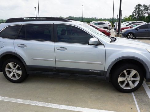 Used 2014 Subaru Outback 2.5i Limited w/ Moonroof Package AWD/4WD image 4