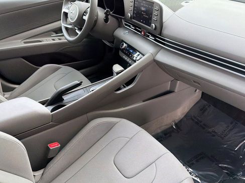 Used 2023 Hyundai Elantra SEL FWD image 17