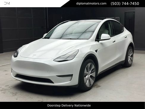 Used 2023 Tesla Model Y Long Range image 1