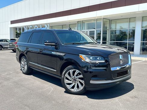 Certified 2024 Lincoln Navigator Premiere AWD/4WD image 1