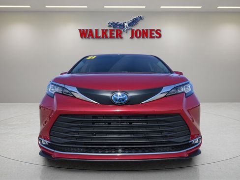 Used 2021 Toyota Sienna XLE w/ XLE Plus Package image 8