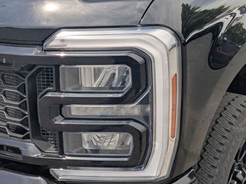Used 2025 Ford F350 Lariat w/ Black Appearance Package AWD/4WD image 13
