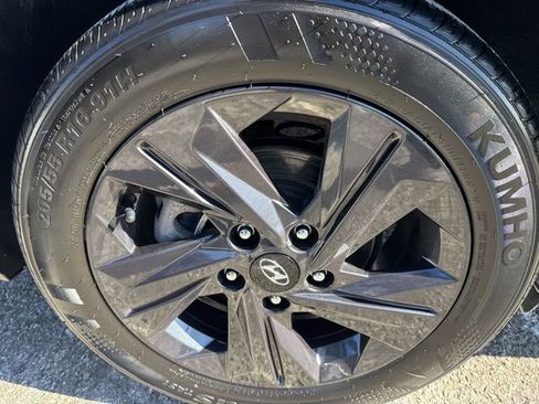 Used 2023 Hyundai Elantra SEL w/ Cargo Package image 8