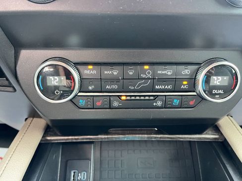 Used 2020 Ford Expedition Limited image 29