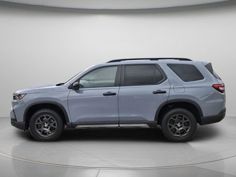 Used 2023 Honda Pilot TrailSport image 4
