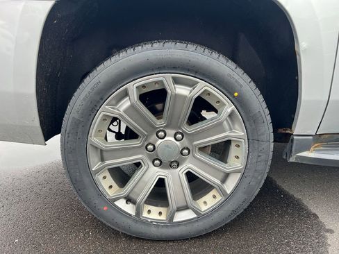 Used 2017 Chevrolet Suburban LT AWD/4WD image 17