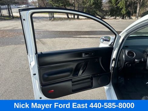 Used 2010 Volkswagen Beetle Coupe image 17