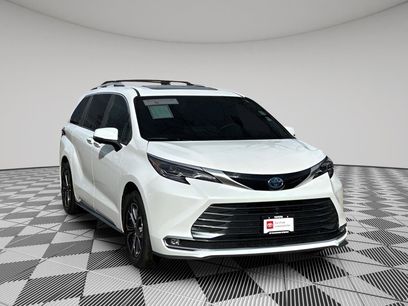 Certified 2025 Toyota Sienna Platinum