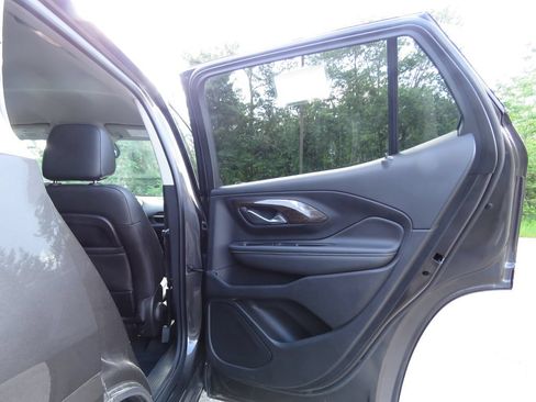 Used 2019 GMC Terrain Denali w/ Advanced Safety Package FWD image 15