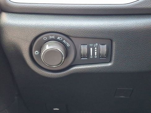 New 2026 Chrysler Voyager LX image 17