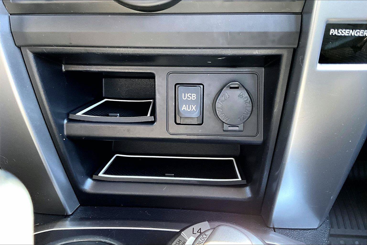 Used 2018 Toyota 4Runner SR5 AWD/4WD image 17
