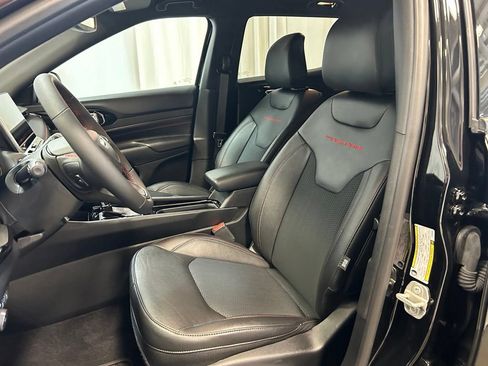 Used 2024 Jeep Compass Trailhawk w/ Trailhawk Convenience Group AWD/4WD image 7