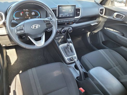 Certified 2025 Hyundai Venue SEL FWD image 17