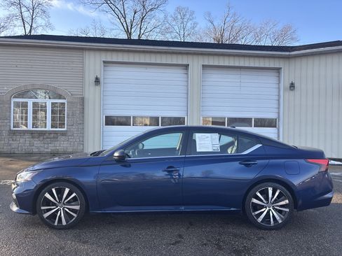 Used 2019 Nissan Altima 2.5 SR FWD image 8