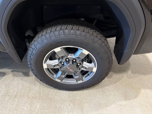Used 2025 GMC Sierra 2500 SLT w/ SLT Premium Package AWD/4WD image 10