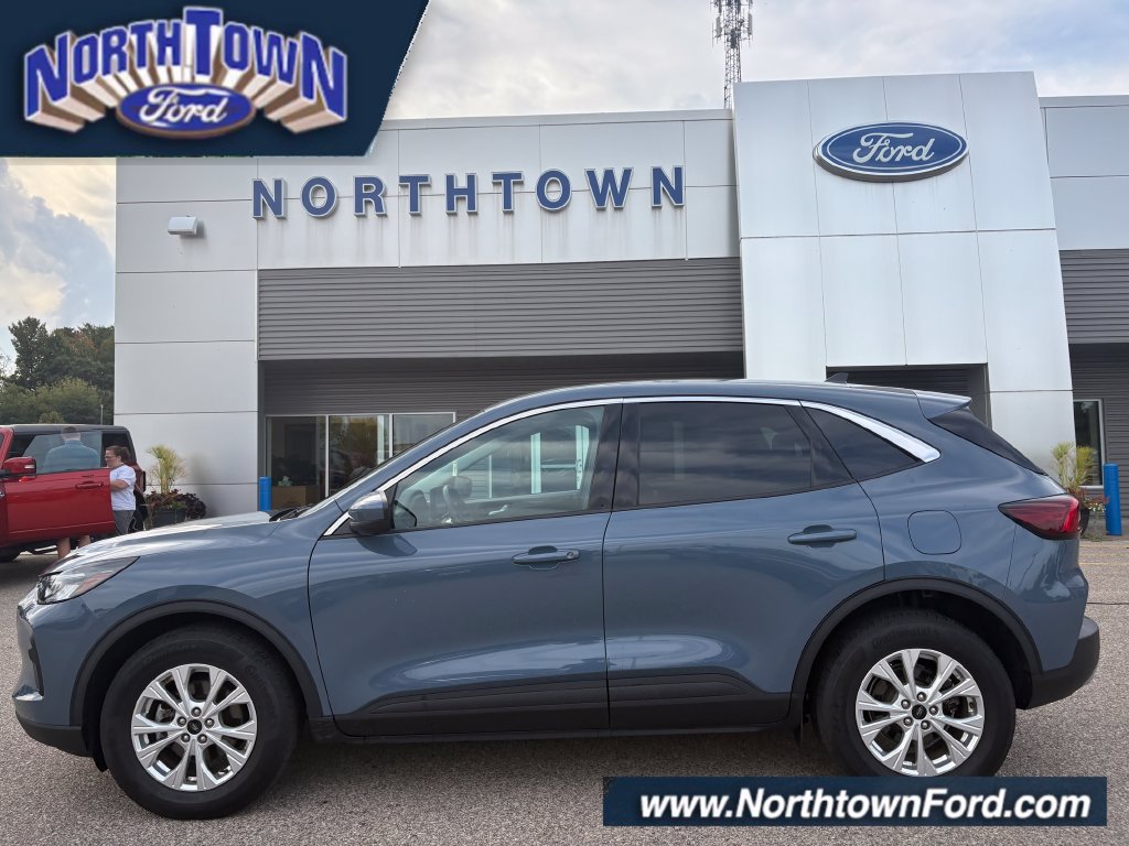 Used 2023 Ford Escape Active w/ Tech Pack #2 AWD/4WD image 1