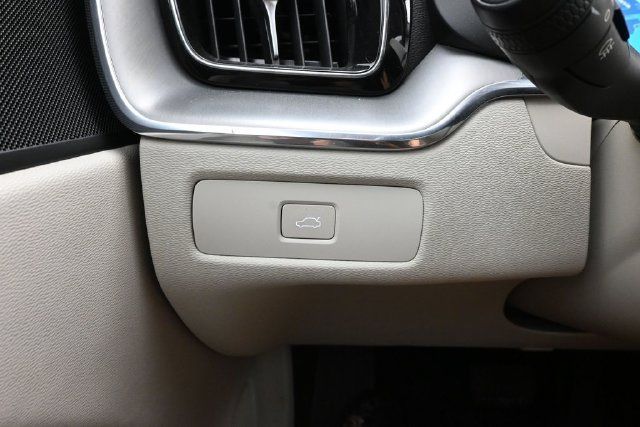 Used 2024 Volvo XC60 B5 Core w/ Protection Package Premier AWD/4WD image 26