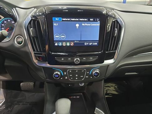 Used 2023 Chevrolet Traverse LT w/ Rear Camera Mirror Package image 21