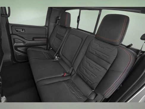 Used 2025 Nissan Frontier PRO-4X w/ Pro Convenience Package image 17