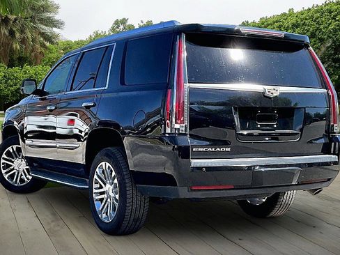 Used 2019 Cadillac Escalade 4d SUV RWD image 12