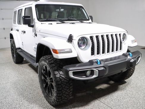 Used 2023 Jeep Wrangler Unlimited Sahara w/ Cold Weather Group AWD/4WD image 6