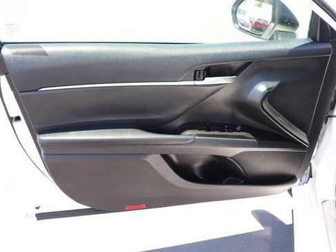 Used 2023 Toyota Camry SE FWD image 8