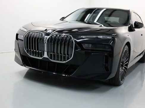 Used 2024 BMW 760i xDrive w/ Executive Package image 59