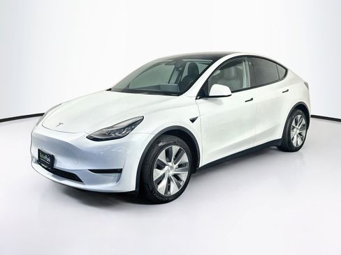 Used 2021 Tesla Model Y Long Range AWD/4WD image 3