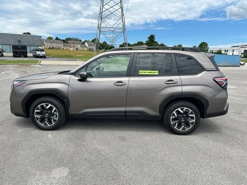 Used 2025 Subaru Forester Premium AWD/4WD image 4