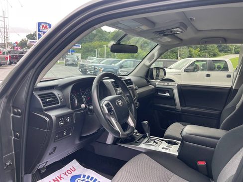 Used 2017 Toyota 4Runner SR5 AWD/4WD image 16