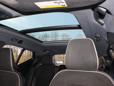 Used 2019 Volvo XC40 T5 R-Design image 29