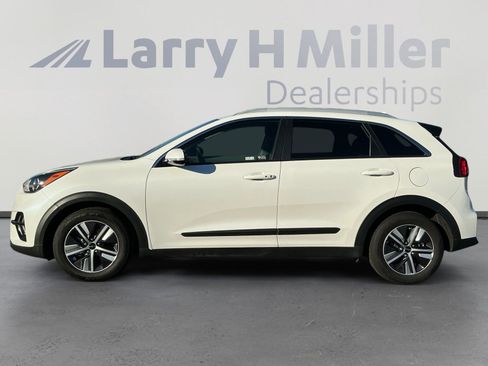 Used 2022 Kia Niro EX Premium image 2